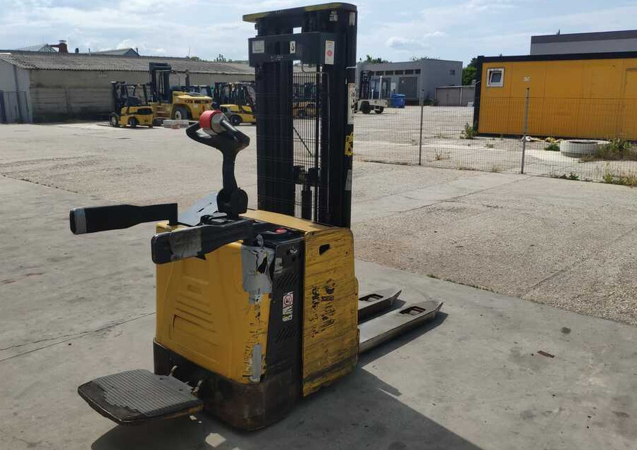 Yale MS15X IL - Slagač stoga: slika Yale MS15X IL - Slagač stoga Yale MS15X IL - Slagač stoga: slika Yale MS15X IL - Slagač stoga