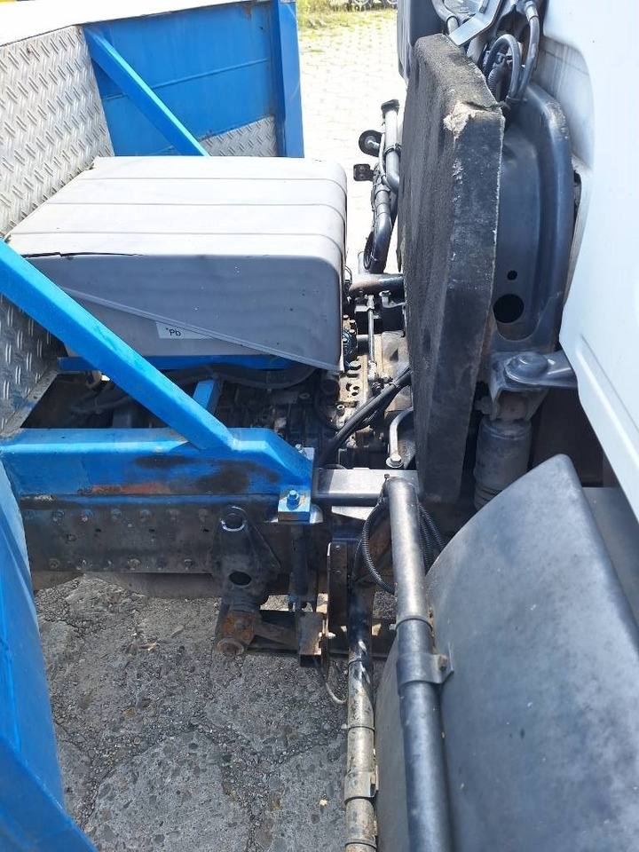 Podizna platforma montirana na kamion Bison TKA 30 KS: slika Podizna platforma montirana na kamion Bison TKA 30 KS Podizna platforma montirana na kamion Bison TKA 30 KS: slika Podizna platforma montirana na kamion Bison TKA 30 KS