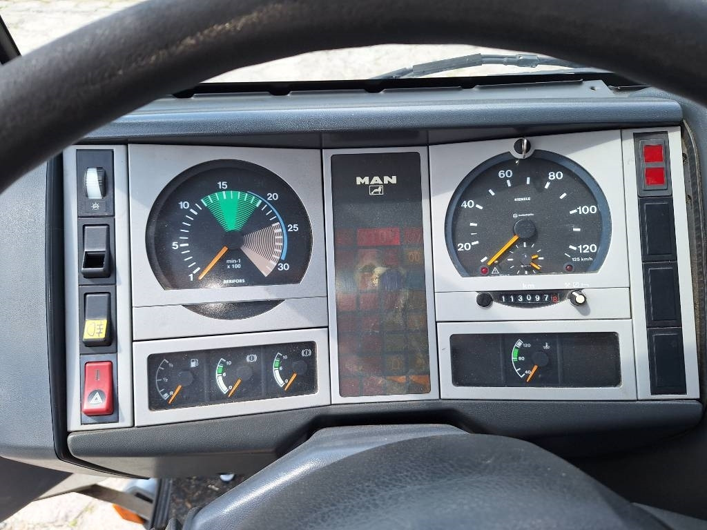 Podizna platforma montirana na kamion Bison TKA 30 KS: slika Podizna platforma montirana na kamion Bison TKA 30 KS Podizna platforma montirana na kamion Bison TKA 30 KS: slika Podizna platforma montirana na kamion Bison TKA 30 KS