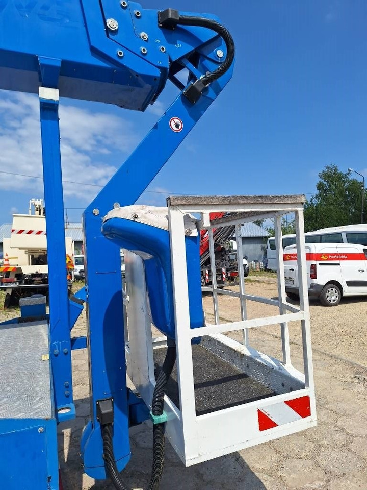 Podizna platforma montirana na kamion Bison TKA 30 KS: slika Podizna platforma montirana na kamion Bison TKA 30 KS Podizna platforma montirana na kamion Bison TKA 30 KS: slika Podizna platforma montirana na kamion Bison TKA 30 KS