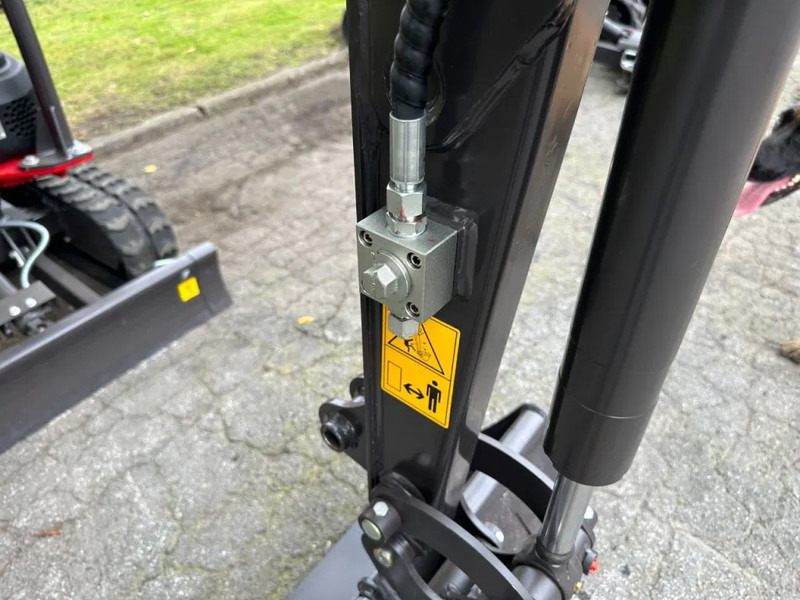 Rhino Rhinoceros XN12-9 - Mini bager: slika Rhino Rhinoceros XN12-9 - Mini bager Rhino Rhinoceros XN12-9 - Mini bager: slika Rhino Rhinoceros XN12-9 - Mini bager