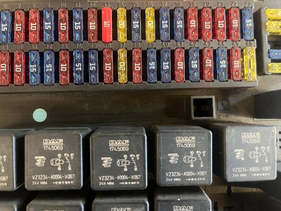 DAF Sicherungskasten - Osigurač za Kamion: slika DAF Sicherungskasten - Osigurač za Kamion DAF Sicherungskasten - Osigurač za Kamion: slika DAF Sicherungskasten - Osigurač za Kamion