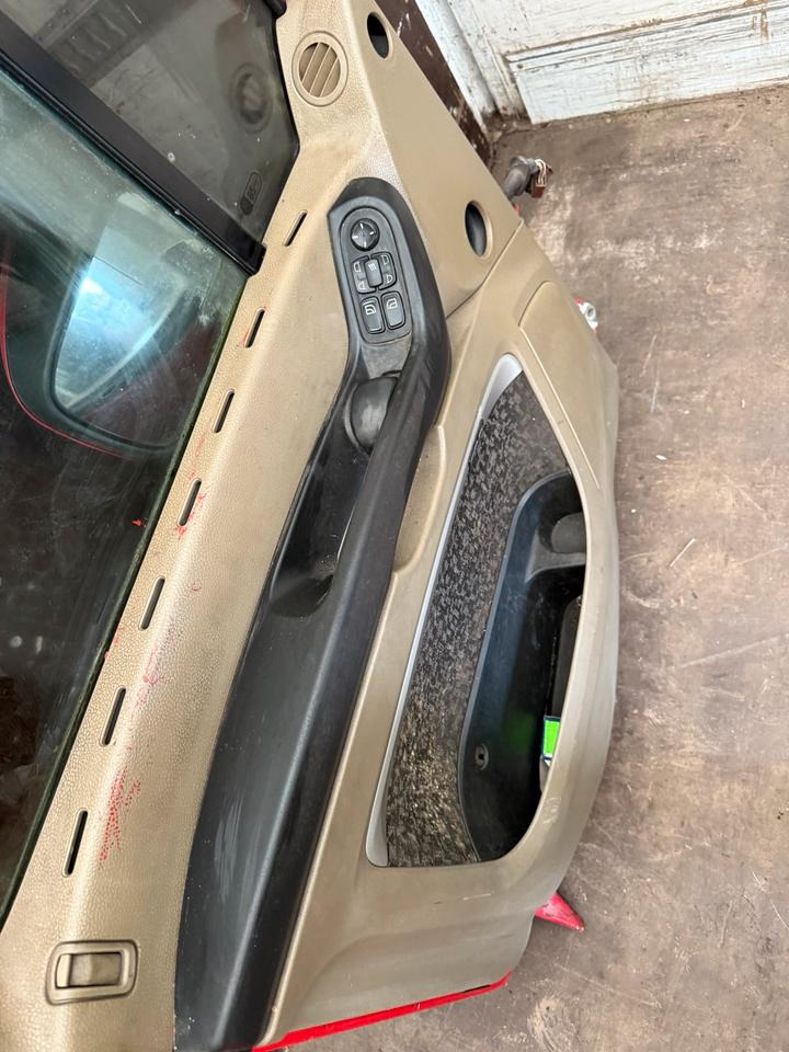 DAF XF 105,460 Fahrertür Rot Spiegel Innenverkleidung LN 47 - Vrata i dijelovi za Kamion: slika DAF XF 105,460 Fahrertür Rot Spiegel Innenverkleidung LN 47 - Vrata i dijelovi za Kamion DAF XF 105,460 Fahrertür Rot Spiegel Innenverkleidung LN 47 - Vrata i dijelovi za Kamion: slika DAF XF 105,460 Fahrertür Rot Spiegel Innenverkleidung LN 47 - Vrata i dijelovi za Kamion