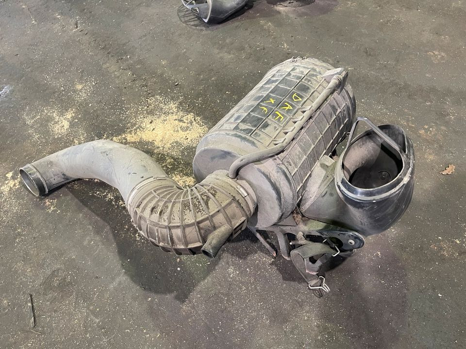 DAF XF Luftfilter Luftfilterkasten - Filter zraka za Kamion: slika DAF XF Luftfilter Luftfilterkasten - Filter zraka za Kamion DAF XF Luftfilter Luftfilterkasten - Filter zraka za Kamion: slika DAF XF Luftfilter Luftfilterkasten - Filter zraka za Kamion
