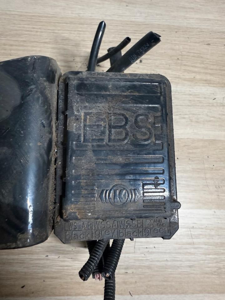 MAN KNORR-BREMSE EBS Ventil K021204 81.52106-6049 - Ventil za Kamion: slika MAN KNORR-BREMSE EBS Ventil K021204 81.52106-6049 - Ventil za Kamion MAN KNORR-BREMSE EBS Ventil K021204 81.52106-6049 - Ventil za Kamion: slika MAN KNORR-BREMSE EBS Ventil K021204 81.52106-6049 - Ventil za Kamion