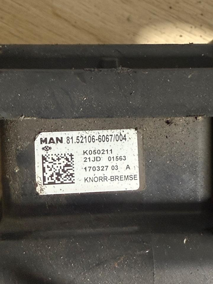 MAN KNORR-BREMSE EBS Ventil K050211 81.52106-6067 - Ventil za Kamion: slika MAN KNORR-BREMSE EBS Ventil K050211 81.52106-6067 - Ventil za Kamion MAN KNORR-BREMSE EBS Ventil K050211 81.52106-6067 - Ventil za Kamion: slika MAN KNORR-BREMSE EBS Ventil K050211 81.52106-6067 - Ventil za Kamion