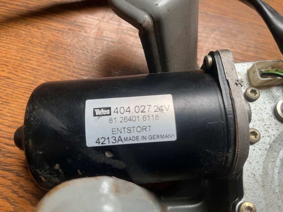 MAN Scheibenwischermotor Valeo 404.027 24V 81264016118 - Brisač za Kamion: slika MAN Scheibenwischermotor Valeo 404.027 24V 81264016118 - Brisač za Kamion MAN Scheibenwischermotor Valeo 404.027 24V 81264016118 - Brisač za Kamion: slika MAN Scheibenwischermotor Valeo 404.027 24V 81264016118 - Brisač za Kamion