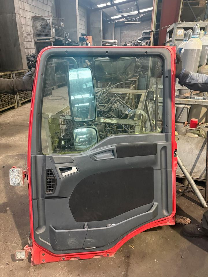 MAN TGL Beifahrertür Rot Spiegel Innenverkleidung - Vrata i dijelovi za Kamion: slika MAN TGL Beifahrertür Rot Spiegel Innenverkleidung - Vrata i dijelovi za Kamion MAN TGL Beifahrertür Rot Spiegel Innenverkleidung - Vrata i dijelovi za Kamion: slika MAN TGL Beifahrertür Rot Spiegel Innenverkleidung - Vrata i dijelovi za Kamion