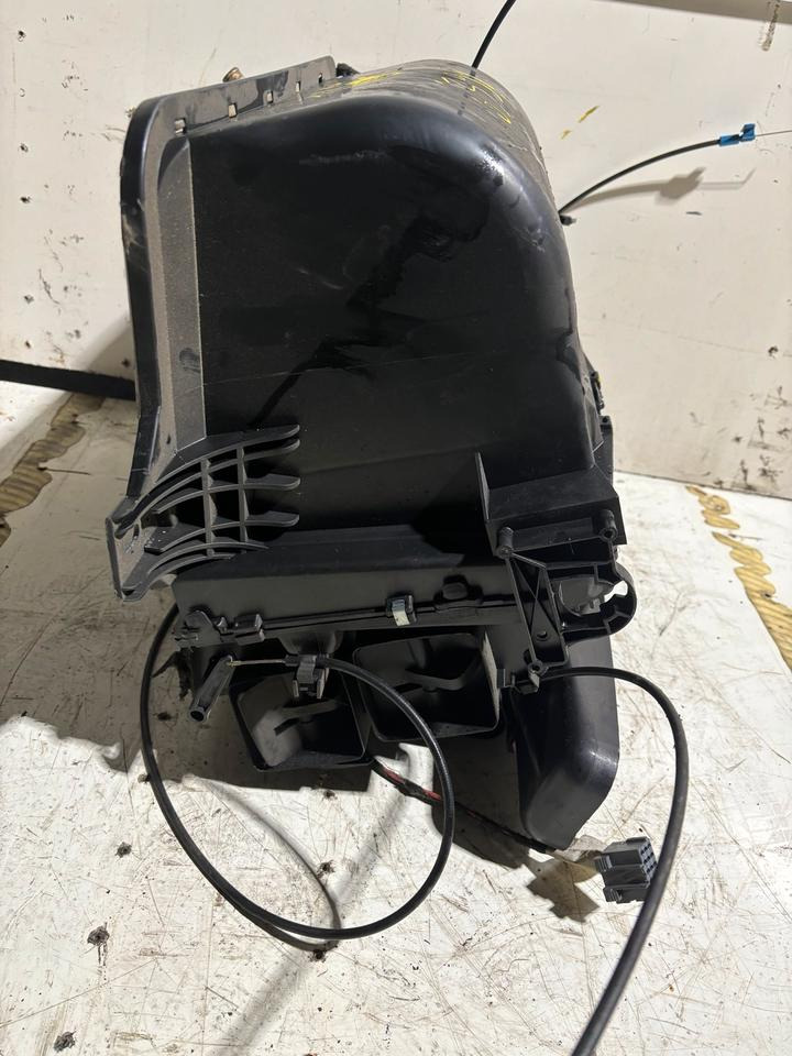 MAN TGL Innenraum Gebläse/Heizung 81.61900.6391 - Ventilator za Kamion: slika MAN TGL Innenraum Gebläse/Heizung 81.61900.6391 - Ventilator za Kamion MAN TGL Innenraum Gebläse/Heizung 81.61900.6391 - Ventilator za Kamion: slika MAN TGL Innenraum Gebläse/Heizung 81.61900.6391 - Ventilator za Kamion