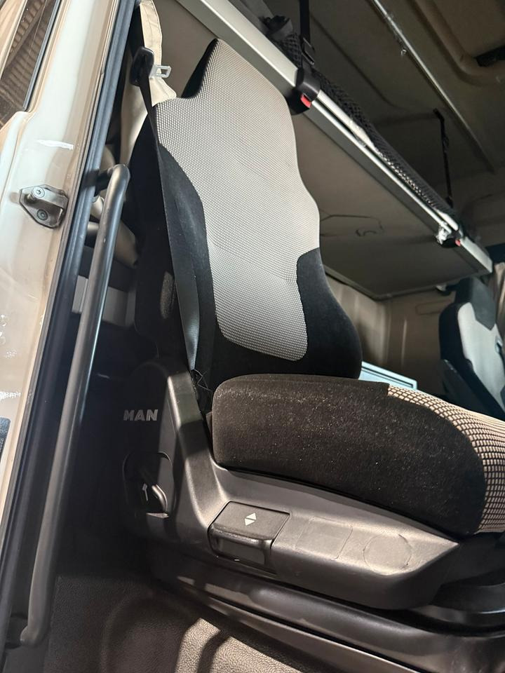 MAN TGX EU6 Beifahrersitz mit Luft - Sjedalo za Kamion: slika MAN TGX EU6 Beifahrersitz mit Luft - Sjedalo za Kamion MAN TGX EU6 Beifahrersitz mit Luft - Sjedalo za Kamion: slika MAN TGX EU6 Beifahrersitz mit Luft - Sjedalo za Kamion