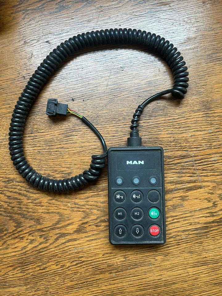 MAN WABCO Bediengerät Fernbedienung Luftfederung 4460561390 - Zračni ovjes za Kamion: slika MAN WABCO Bediengerät Fernbedienung Luftfederung 4460561390 - Zračni ovjes za Kamion MAN WABCO Bediengerät Fernbedienung Luftfederung 4460561390 - Zračni ovjes za Kamion: slika MAN WABCO Bediengerät Fernbedienung Luftfederung 4460561390 - Zračni ovjes za Kamion