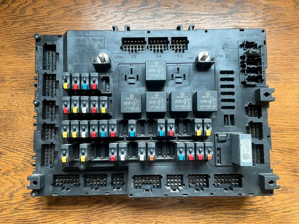 Mercedes Actros MP4 Continental Sicherungskasten A0014463158 - Osigurač za Kamion: slika Mercedes Actros MP4 Continental Sicherungskasten A0014463158 - Osigurač za Kamion Mercedes Actros MP4 Continental Sicherungskasten A0014463158 - Osigurač za Kamion: slika Mercedes Actros MP4 Continental Sicherungskasten A0014463158 - Osigurač za Kamion