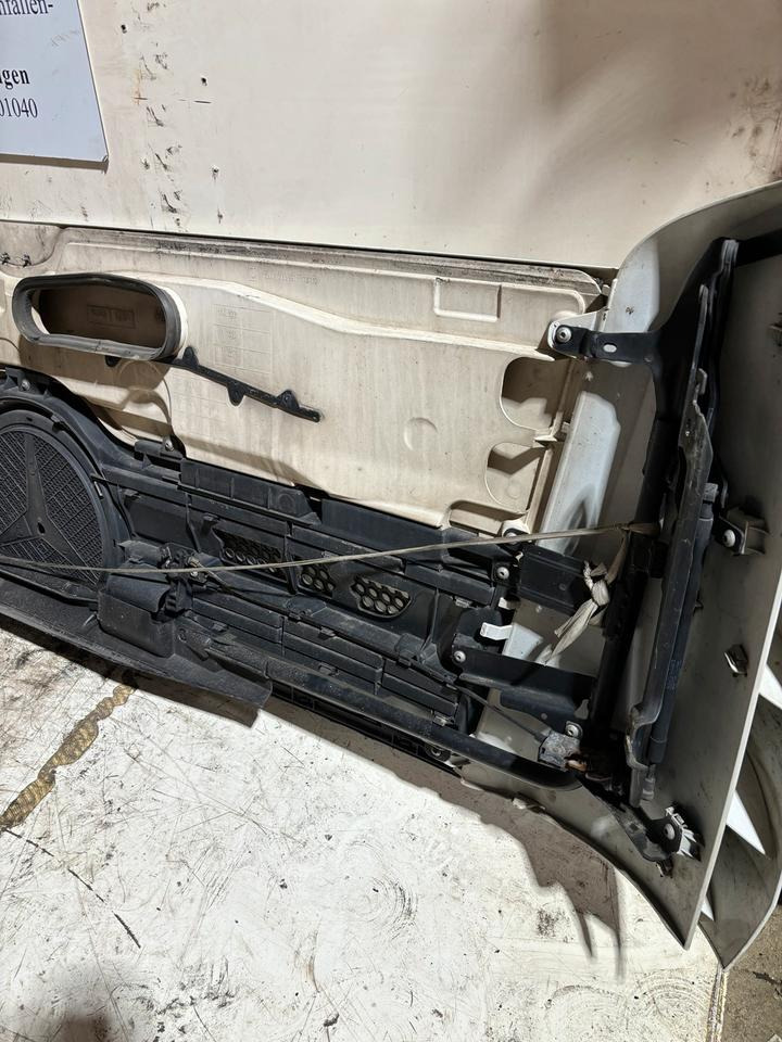 Mercedes Actros MP4 Motorhaube A9607500409 - Hauba za Kamion: slika  Mercedes Actros MP4 Motorhaube A9607500409 - Hauba za Kamion Mercedes Actros MP4 Motorhaube A9607500409 - Hauba za Kamion: slika  Mercedes Actros MP4 Motorhaube A9607500409 - Hauba za Kamion