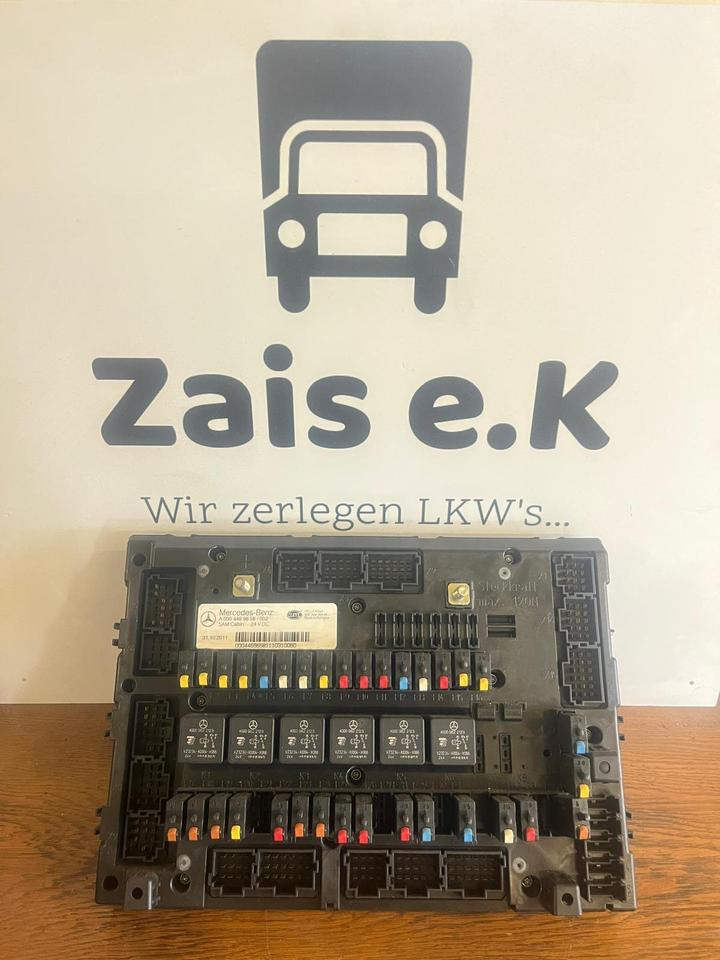 Mercedes Actros MP4 SAM Cabin Sicherungskasten A0004469658 - Osigurač za Kamion: slika Mercedes Actros MP4 SAM Cabin Sicherungskasten A0004469658 - Osigurač za Kamion Mercedes Actros MP4 SAM Cabin Sicherungskasten A0004469658 - Osigurač za Kamion: slika Mercedes Actros MP4 SAM Cabin Sicherungskasten A0004469658 - Osigurač za Kamion