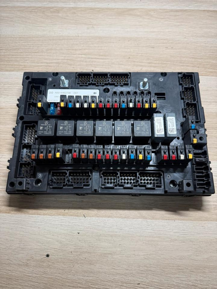 Mercedes Actros MP4 SAM Cabin Sicherungskasten A0014462758 - Osigurač: slika Mercedes Actros MP4 SAM Cabin Sicherungskasten A0014462758 - Osigurač Mercedes Actros MP4 SAM Cabin Sicherungskasten A0014462758 - Osigurač: slika Mercedes Actros MP4 SAM Cabin Sicherungskasten A0014462758 - Osigurač