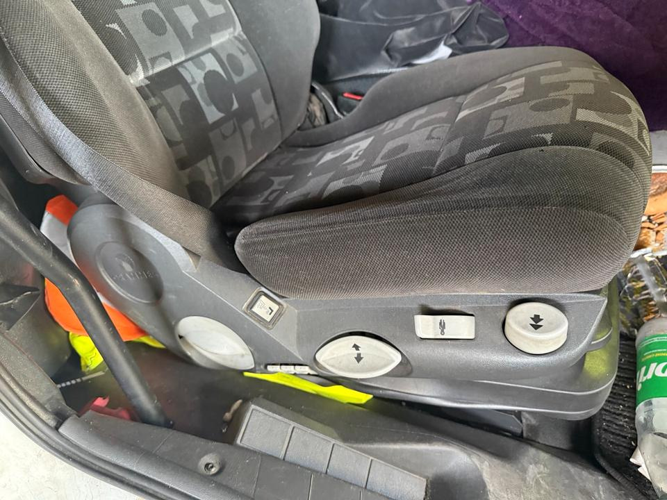 Mercedes Atego 3 Beifahrersitz mit Luft - Sjedalo za Kamion: slika Mercedes Atego 3 Beifahrersitz mit Luft - Sjedalo za Kamion Mercedes Atego 3 Beifahrersitz mit Luft - Sjedalo za Kamion: slika Mercedes Atego 3 Beifahrersitz mit Luft - Sjedalo za Kamion