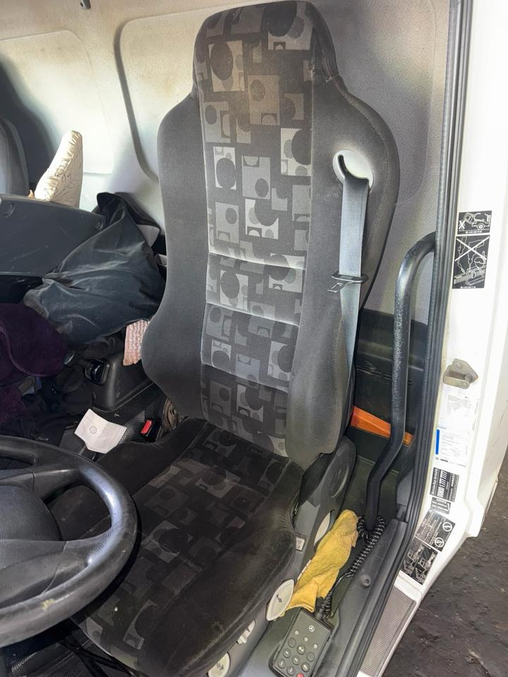 Mercedes Atego 3 Fahrersitz - Sjedalo za Kamion: slika Mercedes Atego 3 Fahrersitz - Sjedalo za Kamion Mercedes Atego 3 Fahrersitz - Sjedalo za Kamion: slika Mercedes Atego 3 Fahrersitz - Sjedalo za Kamion