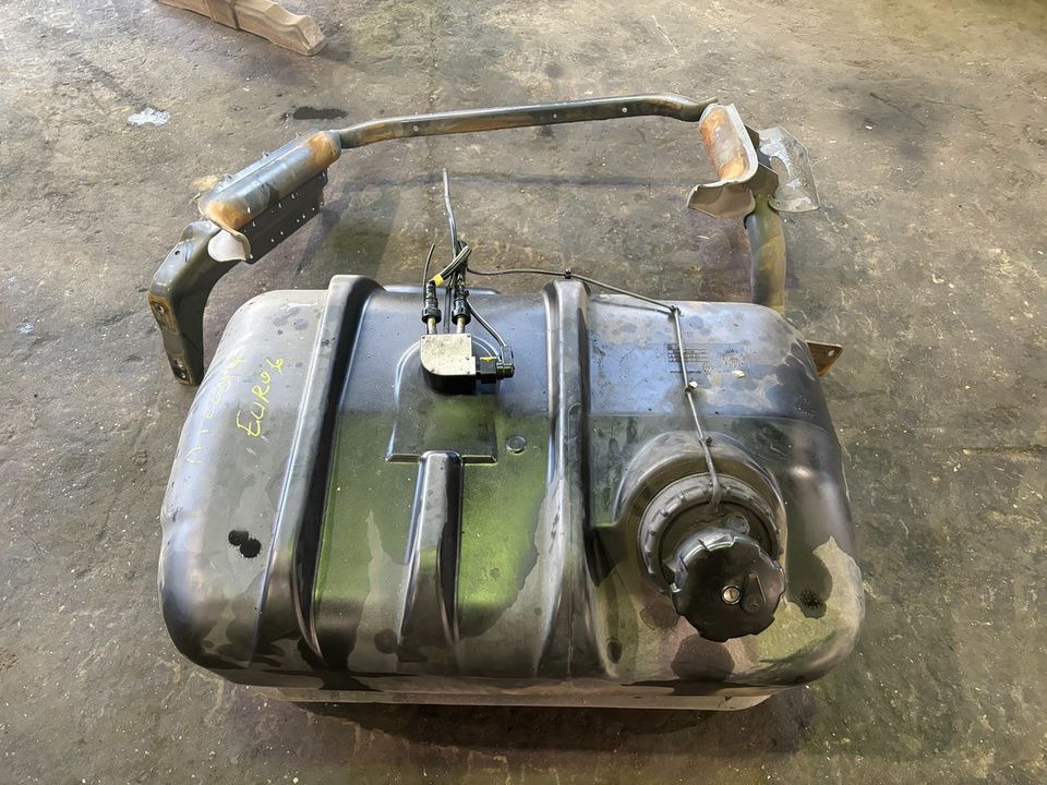 Mercedes Atego 4 EU6 Dieseltank Tank Tankbehälter 200L - Spremnik goriva za Kamion: slika Mercedes Atego 4 EU6 Dieseltank Tank Tankbehälter 200L - Spremnik goriva za Kamion Mercedes Atego 4 EU6 Dieseltank Tank Tankbehälter 200L - Spremnik goriva za Kamion: slika Mercedes Atego 4 EU6 Dieseltank Tank Tankbehälter 200L - Spremnik goriva za Kamion