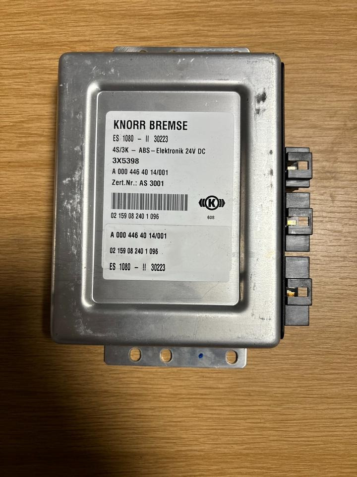 Mercedes Atego Knorr-Bremse ABS Steuergerät A0004464014 - Upravljačka jedinica (ECU) za Kamion: slika Mercedes Atego Knorr-Bremse ABS Steuergerät A0004464014 - Upravljačka jedinica (ECU) za Kamion Mercedes Atego Knorr-Bremse ABS Steuergerät A0004464014 - Upravljačka jedinica (ECU) za Kamion: slika Mercedes Atego Knorr-Bremse ABS Steuergerät A0004464014 - Upravljačka jedinica (ECU) za Kamion
