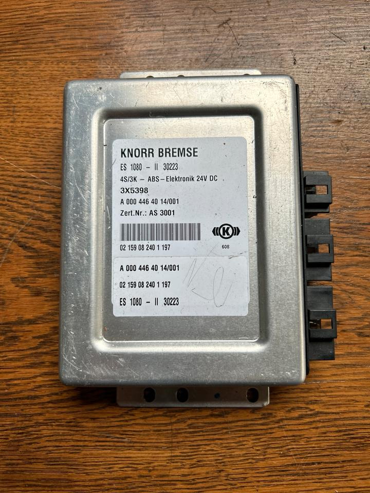 Mercedes Atego Knorr-Bremse ABS Steuergerät A004464014 - Upravljačka jedinica (ECU) za Kamion: slika Mercedes Atego Knorr-Bremse ABS Steuergerät A004464014 - Upravljačka jedinica (ECU) za Kamion Mercedes Atego Knorr-Bremse ABS Steuergerät A004464014 - Upravljačka jedinica (ECU) za Kamion: slika Mercedes Atego Knorr-Bremse ABS Steuergerät A004464014 - Upravljačka jedinica (ECU) za Kamion