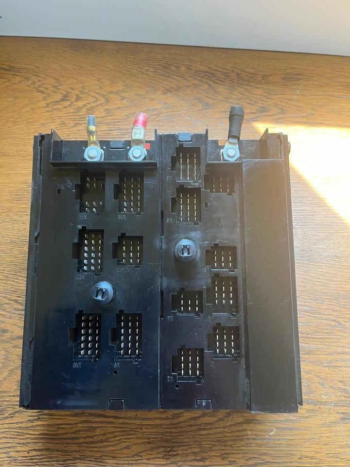 Mercedes Atego Sicherungskasten (Zentralelektrik) A0015433615 - Osigurač za Kamion: slika Mercedes Atego Sicherungskasten (Zentralelektrik) A0015433615 - Osigurač za Kamion Mercedes Atego Sicherungskasten (Zentralelektrik) A0015433615 - Osigurač za Kamion: slika Mercedes Atego Sicherungskasten (Zentralelektrik) A0015433615 - Osigurač za Kamion