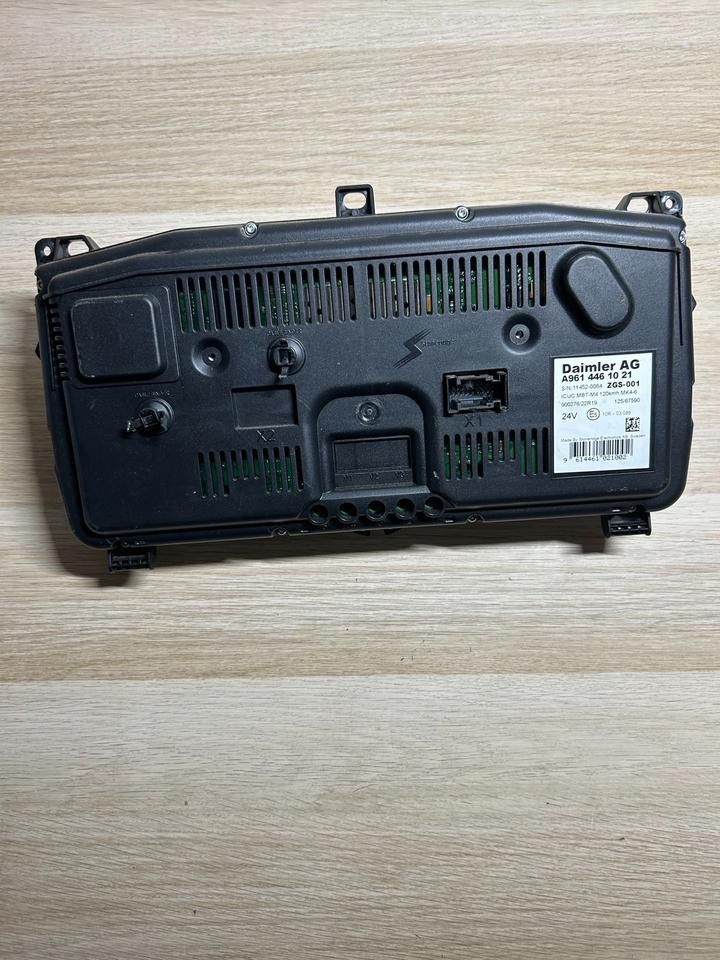 Mercedes Benz Actros MP4 Kombiinstrument/ Tacho A9614461021 - Ploča s instrumentima za Kamion: slika Mercedes Benz Actros MP4 Kombiinstrument/ Tacho A9614461021 - Ploča s instrumentima za Kamion Mercedes Benz Actros MP4 Kombiinstrument/ Tacho A9614461021 - Ploča s instrumentima za Kamion: slika Mercedes Benz Actros MP4 Kombiinstrument/ Tacho A9614461021 - Ploča s instrumentima za Kamion
