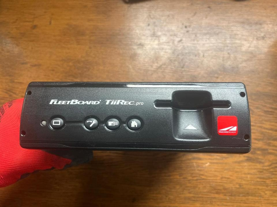 Mercedes-Benz Actros MP4 Tachograph FLEETBOARD A0004462360 - Tahograf za Kamion: slika Mercedes-Benz Actros MP4 Tachograph FLEETBOARD A0004462360 - Tahograf za Kamion Mercedes-Benz Actros MP4 Tachograph FLEETBOARD A0004462360 - Tahograf za Kamion: slika Mercedes-Benz Actros MP4 Tachograph FLEETBOARD A0004462360 - Tahograf za Kamion