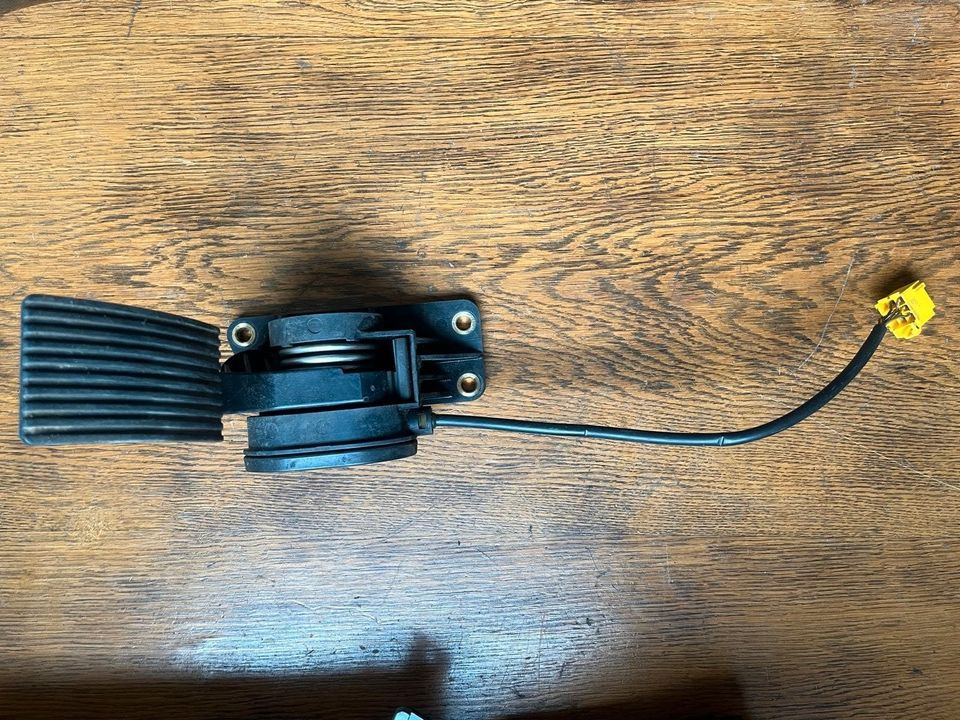 Mercedes Gaspedal A9703000004 - Papučica za Kamion: slika Mercedes Gaspedal A9703000004 - Papučica za Kamion Mercedes Gaspedal A9703000004 - Papučica za Kamion: slika Mercedes Gaspedal A9703000004 - Papučica za Kamion