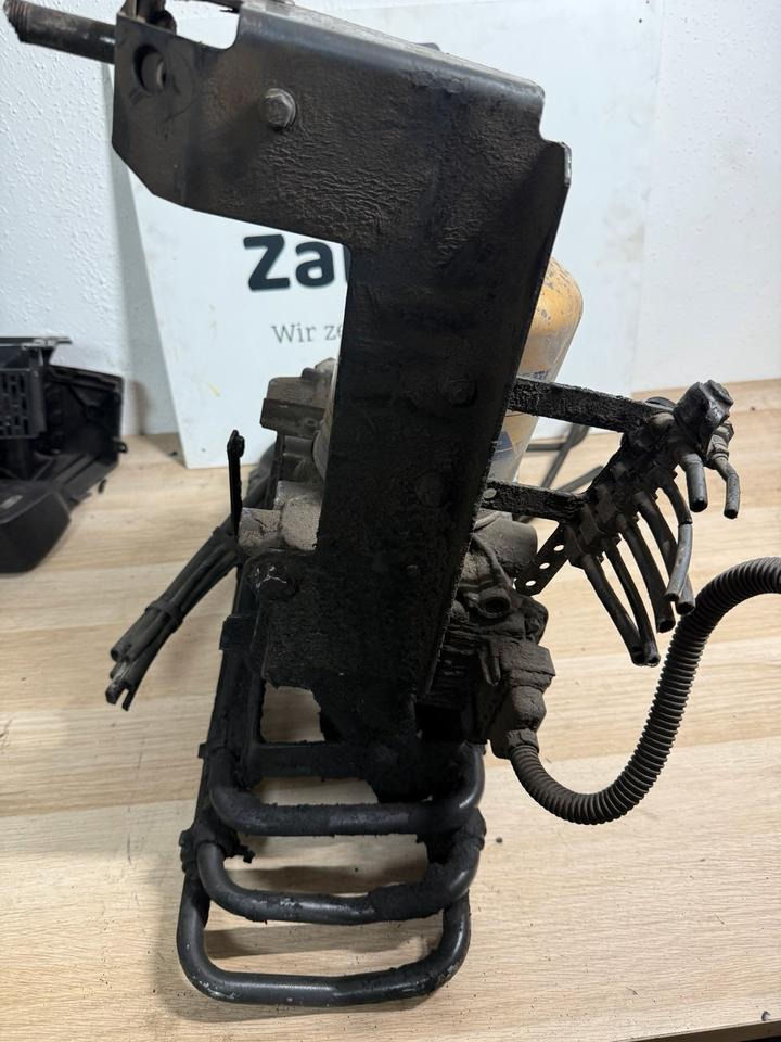 Mercedes KNORR-BREMSE Lufttrockner A0014460464 K078213 - Pribor za kočnice za Kamion: slika Mercedes KNORR-BREMSE Lufttrockner A0014460464 K078213 - Pribor za kočnice za Kamion Mercedes KNORR-BREMSE Lufttrockner A0014460464 K078213 - Pribor za kočnice za Kamion: slika Mercedes KNORR-BREMSE Lufttrockner A0014460464 K078213 - Pribor za kočnice za Kamion