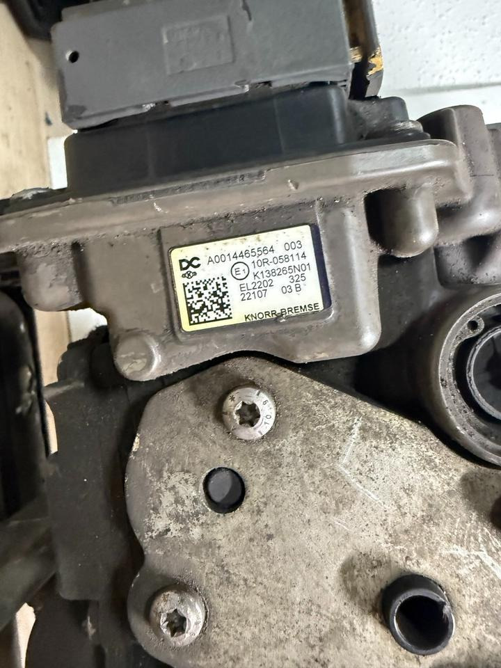 Mercedes KNORR-BREMSE LufttrocknerA0014465564 K138265 - Pribor za kočnice za Kamion: slika Mercedes KNORR-BREMSE LufttrocknerA0014465564 K138265 - Pribor za kočnice za Kamion Mercedes KNORR-BREMSE LufttrocknerA0014465564 K138265 - Pribor za kočnice za Kamion: slika Mercedes KNORR-BREMSE LufttrocknerA0014465564 K138265 - Pribor za kočnice za Kamion