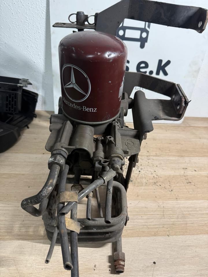Mercedes KNORR-BREMSE LufttrocknerA0014465564 K138265 - Pribor za kočnice za Kamion: slika Mercedes KNORR-BREMSE LufttrocknerA0014465564 K138265 - Pribor za kočnice za Kamion Mercedes KNORR-BREMSE LufttrocknerA0014465564 K138265 - Pribor za kočnice za Kamion: slika Mercedes KNORR-BREMSE LufttrocknerA0014465564 K138265 - Pribor za kočnice za Kamion