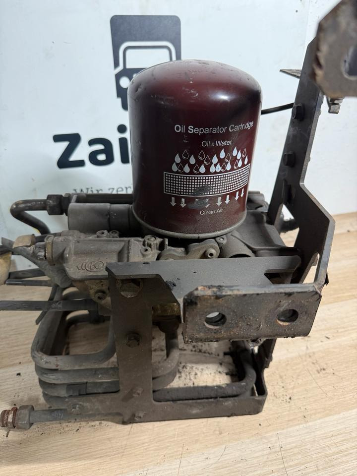 Mercedes KNORR-BREMSE LufttrocknerA0014465564 K138265 - Pribor za kočnice za Kamion: slika Mercedes KNORR-BREMSE LufttrocknerA0014465564 K138265 - Pribor za kočnice za Kamion Mercedes KNORR-BREMSE LufttrocknerA0014465564 K138265 - Pribor za kočnice za Kamion: slika Mercedes KNORR-BREMSE LufttrocknerA0014465564 K138265 - Pribor za kočnice za Kamion