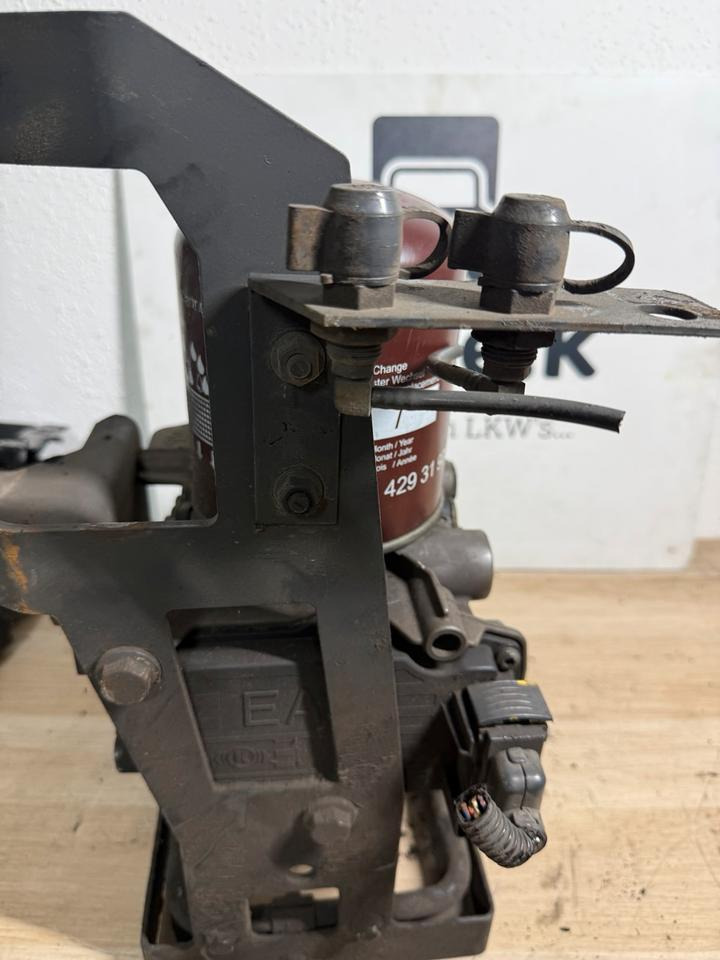 Mercedes KNORR-BREMSE LufttrocknerA0014465564 K138265 - Pribor za kočnice za Kamion: slika Mercedes KNORR-BREMSE LufttrocknerA0014465564 K138265 - Pribor za kočnice za Kamion Mercedes KNORR-BREMSE LufttrocknerA0014465564 K138265 - Pribor za kočnice za Kamion: slika Mercedes KNORR-BREMSE LufttrocknerA0014465564 K138265 - Pribor za kočnice za Kamion