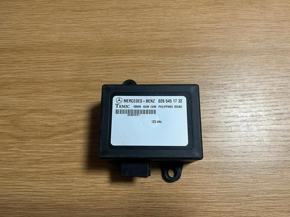 Mercedes VITO W638 Steuergerät Wegfahrsperre 0265451732 - Upravljačka jedinica (ECU) za Kamion: slika Mercedes VITO W638 Steuergerät Wegfahrsperre 0265451732 - Upravljačka jedinica (ECU) za Kamion Mercedes VITO W638 Steuergerät Wegfahrsperre 0265451732 - Upravljačka jedinica (ECU) za Kamion: slika Mercedes VITO W638 Steuergerät Wegfahrsperre 0265451732 - Upravljačka jedinica (ECU) za Kamion