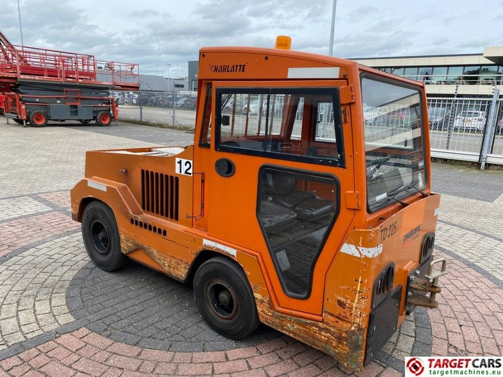 Charlatte TD225 Diesel Tow Truck Tractor 18T capacity - Vučni traktor: slika Charlatte TD225 Diesel Tow Truck Tractor 18T capacity - Vučni traktor Charlatte TD225 Diesel Tow Truck Tractor 18T capacity - Vučni traktor: slika Charlatte TD225 Diesel Tow Truck Tractor 18T capacity - Vučni traktor