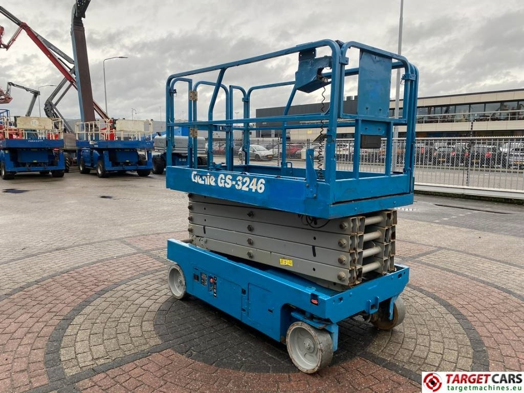 Genie GS-3246 Electric Scissor Work Lift 1175cm - Škarasta podizna platforma: slika Genie GS-3246 Electric Scissor Work Lift 1175cm - Škarasta podizna platforma Genie GS-3246 Electric Scissor Work Lift 1175cm - Škarasta podizna platforma: slika Genie GS-3246 Electric Scissor Work Lift 1175cm - Škarasta podizna platforma