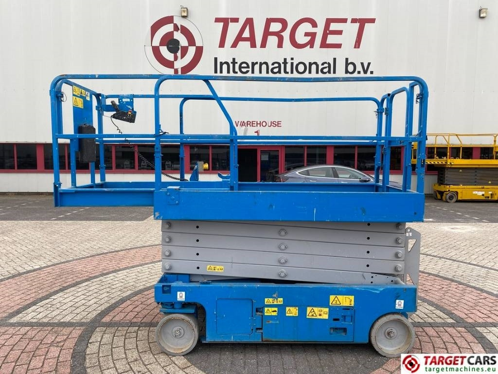 Škarasta podizna platforma Genie GS-3246 Electric Scissor Work Lift 1175cm: slika Škarasta podizna platforma Genie GS-3246 Electric Scissor Work Lift 1175cm