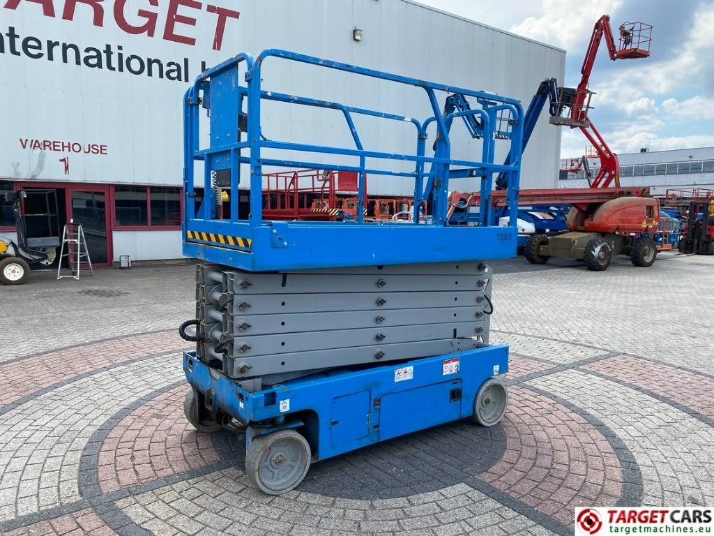 Genie GS-4047 Electric 4047 Scissor Work Lift 1389cm - Škarasta podizna platforma: slika Genie GS-4047 Electric 4047 Scissor Work Lift 1389cm - Škarasta podizna platforma Genie GS-4047 Electric 4047 Scissor Work Lift 1389cm - Škarasta podizna platforma: slika Genie GS-4047 Electric 4047 Scissor Work Lift 1389cm - Škarasta podizna platforma