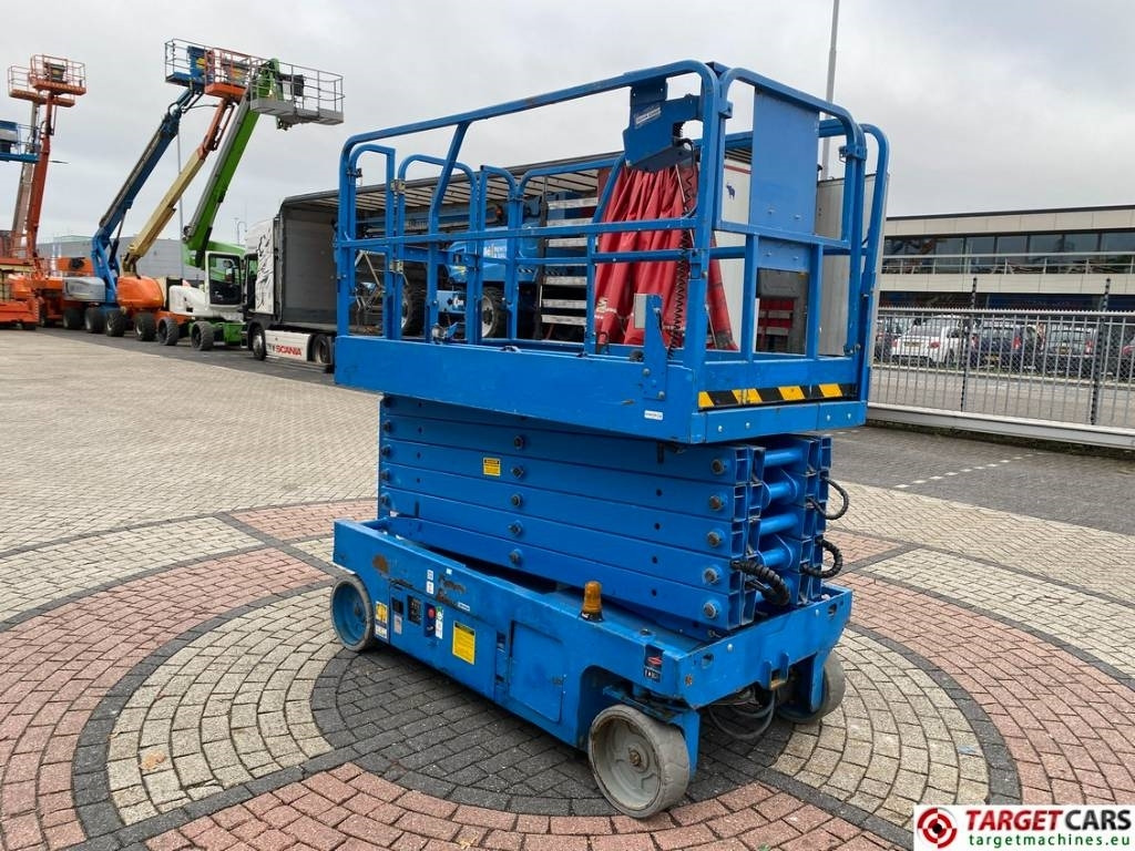 Genie GS-4047 Electric Scissor Work Lift 1389cm - Škarasta podizna platforma: slika Genie GS-4047 Electric Scissor Work Lift 1389cm - Škarasta podizna platforma Genie GS-4047 Electric Scissor Work Lift 1389cm - Škarasta podizna platforma: slika Genie GS-4047 Electric Scissor Work Lift 1389cm - Škarasta podizna platforma