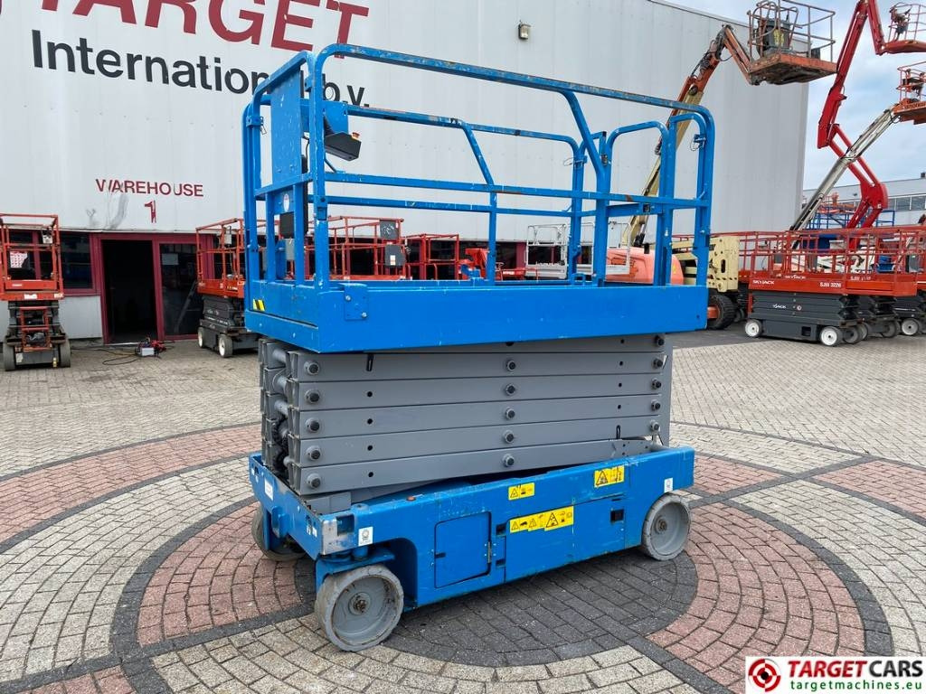 Genie GS-4047 Electric Scissor Work Lift 1389cm - Škarasta podizna platforma: slika Genie GS-4047 Electric Scissor Work Lift 1389cm - Škarasta podizna platforma Genie GS-4047 Electric Scissor Work Lift 1389cm - Škarasta podizna platforma: slika Genie GS-4047 Electric Scissor Work Lift 1389cm - Škarasta podizna platforma
