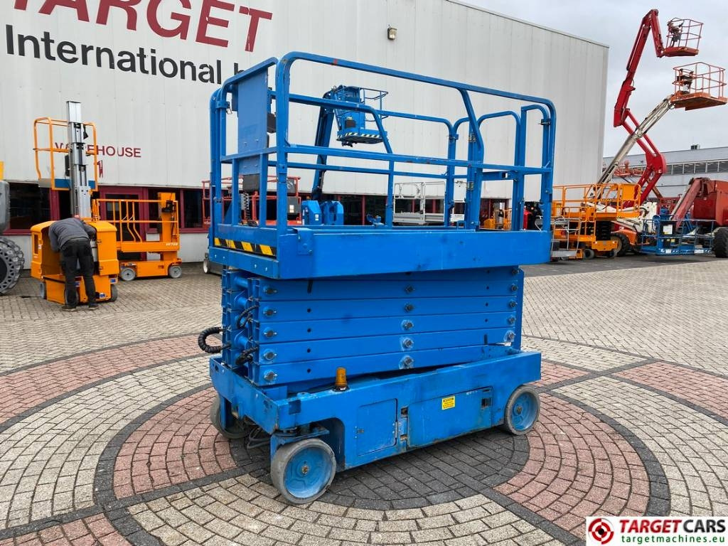 Genie GS-4047 Electric Scissor Work Lift 1389cm - Škarasta podizna platforma: slika Genie GS-4047 Electric Scissor Work Lift 1389cm - Škarasta podizna platforma Genie GS-4047 Electric Scissor Work Lift 1389cm - Škarasta podizna platforma: slika Genie GS-4047 Electric Scissor Work Lift 1389cm - Škarasta podizna platforma
