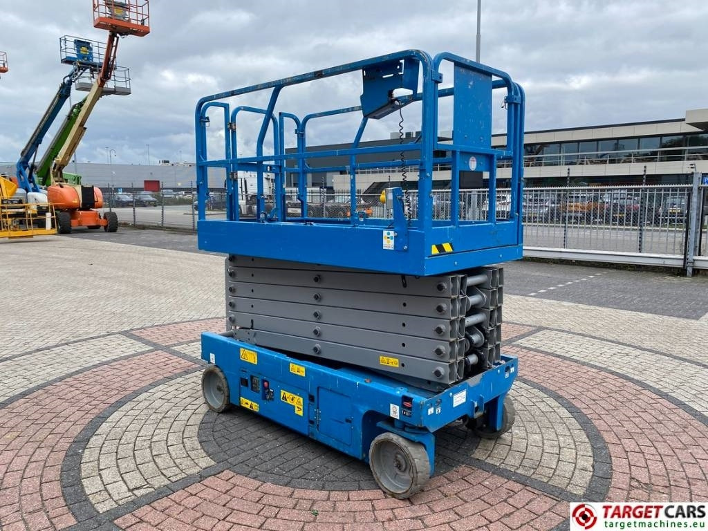 Genie GS-4047 Electric Scissor Work Lift 1389cm - Škarasta podizna platforma: slika Genie GS-4047 Electric Scissor Work Lift 1389cm - Škarasta podizna platforma Genie GS-4047 Electric Scissor Work Lift 1389cm - Škarasta podizna platforma: slika Genie GS-4047 Electric Scissor Work Lift 1389cm - Škarasta podizna platforma