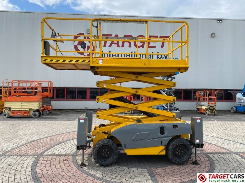Haulotte Compact 10DX Diesel 4x4 Scissor Work Lift 1015cm - Škarasta podizna platforma: slika Haulotte Compact 10DX Diesel 4x4 Scissor Work Lift 1015cm - Škarasta podizna platforma Haulotte Compact 10DX Diesel 4x4 Scissor Work Lift 1015cm - Škarasta podizna platforma: slika Haulotte Compact 10DX Diesel 4x4 Scissor Work Lift 1015cm - Škarasta podizna platforma