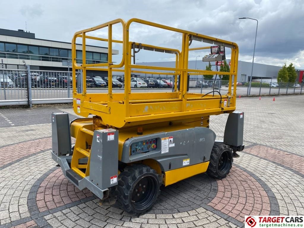 Haulotte Compact 10DX Diesel 4x4 Scissor Work Lift 1015cm - Škarasta podizna platforma: slika Haulotte Compact 10DX Diesel 4x4 Scissor Work Lift 1015cm - Škarasta podizna platforma Haulotte Compact 10DX Diesel 4x4 Scissor Work Lift 1015cm - Škarasta podizna platforma: slika Haulotte Compact 10DX Diesel 4x4 Scissor Work Lift 1015cm - Škarasta podizna platforma