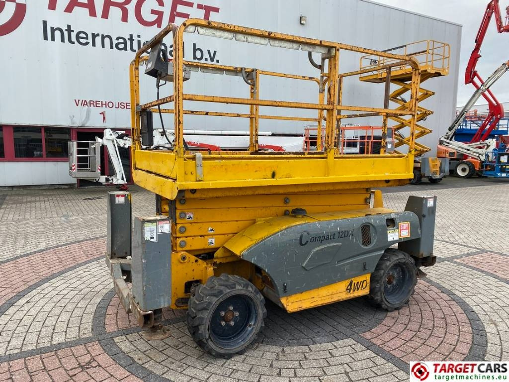 Haulotte Compact 12DX Diesel 4x4 Scissor Work Lift 1206cm - Škarasta podizna platforma: slika Haulotte Compact 12DX Diesel 4x4 Scissor Work Lift 1206cm - Škarasta podizna platforma Haulotte Compact 12DX Diesel 4x4 Scissor Work Lift 1206cm - Škarasta podizna platforma: slika Haulotte Compact 12DX Diesel 4x4 Scissor Work Lift 1206cm - Škarasta podizna platforma