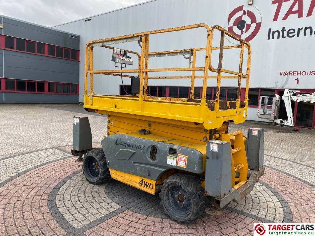 Haulotte Compact 12DX Diesel 4x4 Scissor Work Lift 1206cm - Škarasta podizna platforma: slika Haulotte Compact 12DX Diesel 4x4 Scissor Work Lift 1206cm - Škarasta podizna platforma Haulotte Compact 12DX Diesel 4x4 Scissor Work Lift 1206cm - Škarasta podizna platforma: slika Haulotte Compact 12DX Diesel 4x4 Scissor Work Lift 1206cm - Škarasta podizna platforma