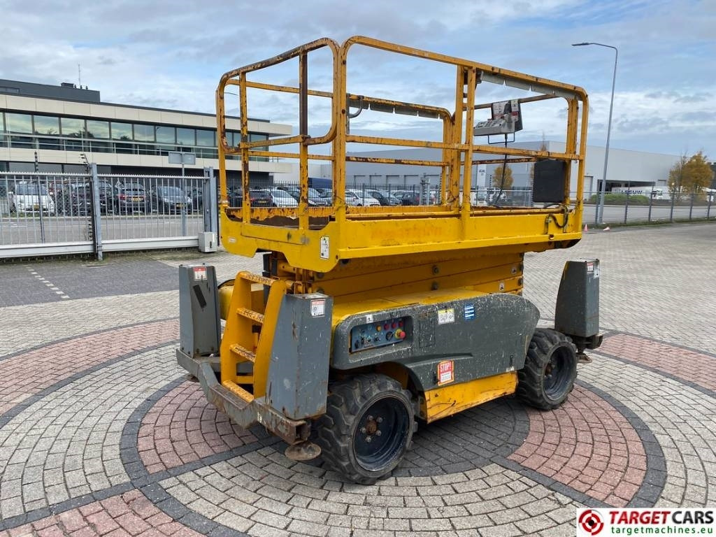 Haulotte Compact 12DX Diesel 4x4 Scissor Work Lift 1206cm - Škarasta podizna platforma: slika Haulotte Compact 12DX Diesel 4x4 Scissor Work Lift 1206cm - Škarasta podizna platforma Haulotte Compact 12DX Diesel 4x4 Scissor Work Lift 1206cm - Škarasta podizna platforma: slika Haulotte Compact 12DX Diesel 4x4 Scissor Work Lift 1206cm - Škarasta podizna platforma