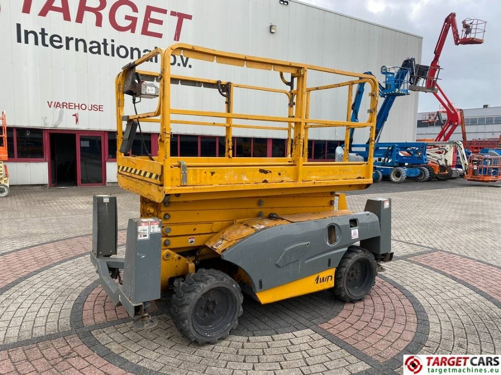 Haulotte Compact 12DX Diesel 4x4 Scissor Work Lift 1206cm - Škarasta podizna platforma: slika Haulotte Compact 12DX Diesel 4x4 Scissor Work Lift 1206cm - Škarasta podizna platforma Haulotte Compact 12DX Diesel 4x4 Scissor Work Lift 1206cm - Škarasta podizna platforma: slika Haulotte Compact 12DX Diesel 4x4 Scissor Work Lift 1206cm - Škarasta podizna platforma