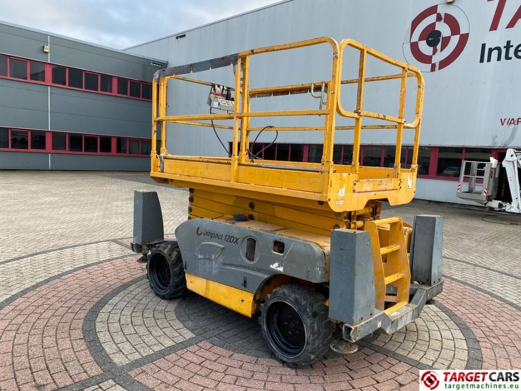 Haulotte Compact 12DX Diesel 4x4 Scissor Work Lift 1206cm - Škarasta podizna platforma: slika Haulotte Compact 12DX Diesel 4x4 Scissor Work Lift 1206cm - Škarasta podizna platforma Haulotte Compact 12DX Diesel 4x4 Scissor Work Lift 1206cm - Škarasta podizna platforma: slika Haulotte Compact 12DX Diesel 4x4 Scissor Work Lift 1206cm - Škarasta podizna platforma