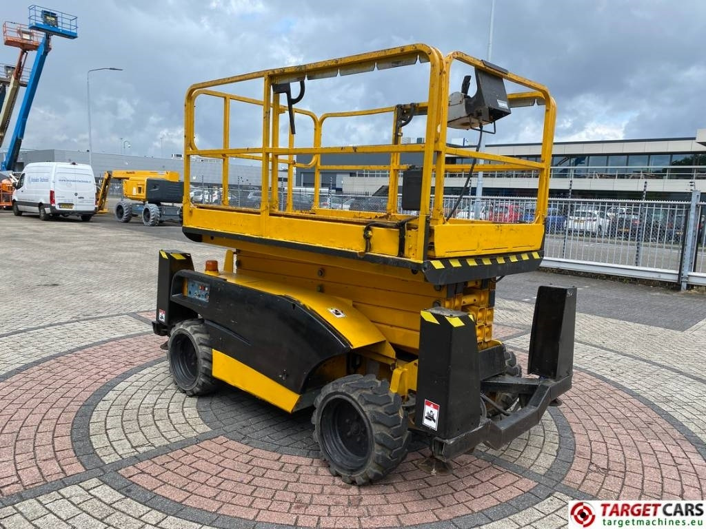 Haulotte Compact 12DX Diesel 4x4 Scissor Work Lift 1206cm - Škarasta podizna platforma: slika Haulotte Compact 12DX Diesel 4x4 Scissor Work Lift 1206cm - Škarasta podizna platforma Haulotte Compact 12DX Diesel 4x4 Scissor Work Lift 1206cm - Škarasta podizna platforma: slika Haulotte Compact 12DX Diesel 4x4 Scissor Work Lift 1206cm - Škarasta podizna platforma